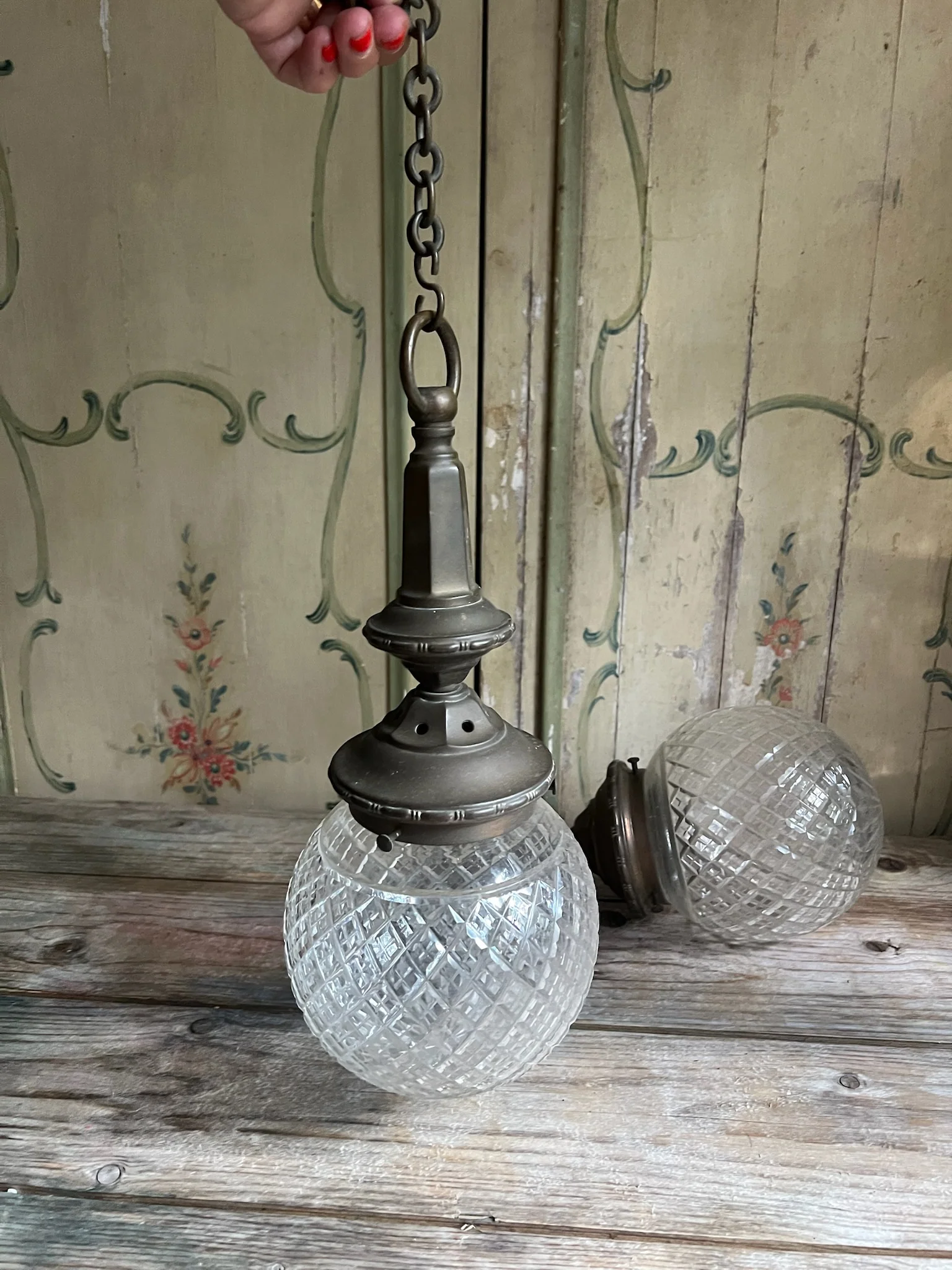A pair of Edwardian Hanging Globes - Image 3
