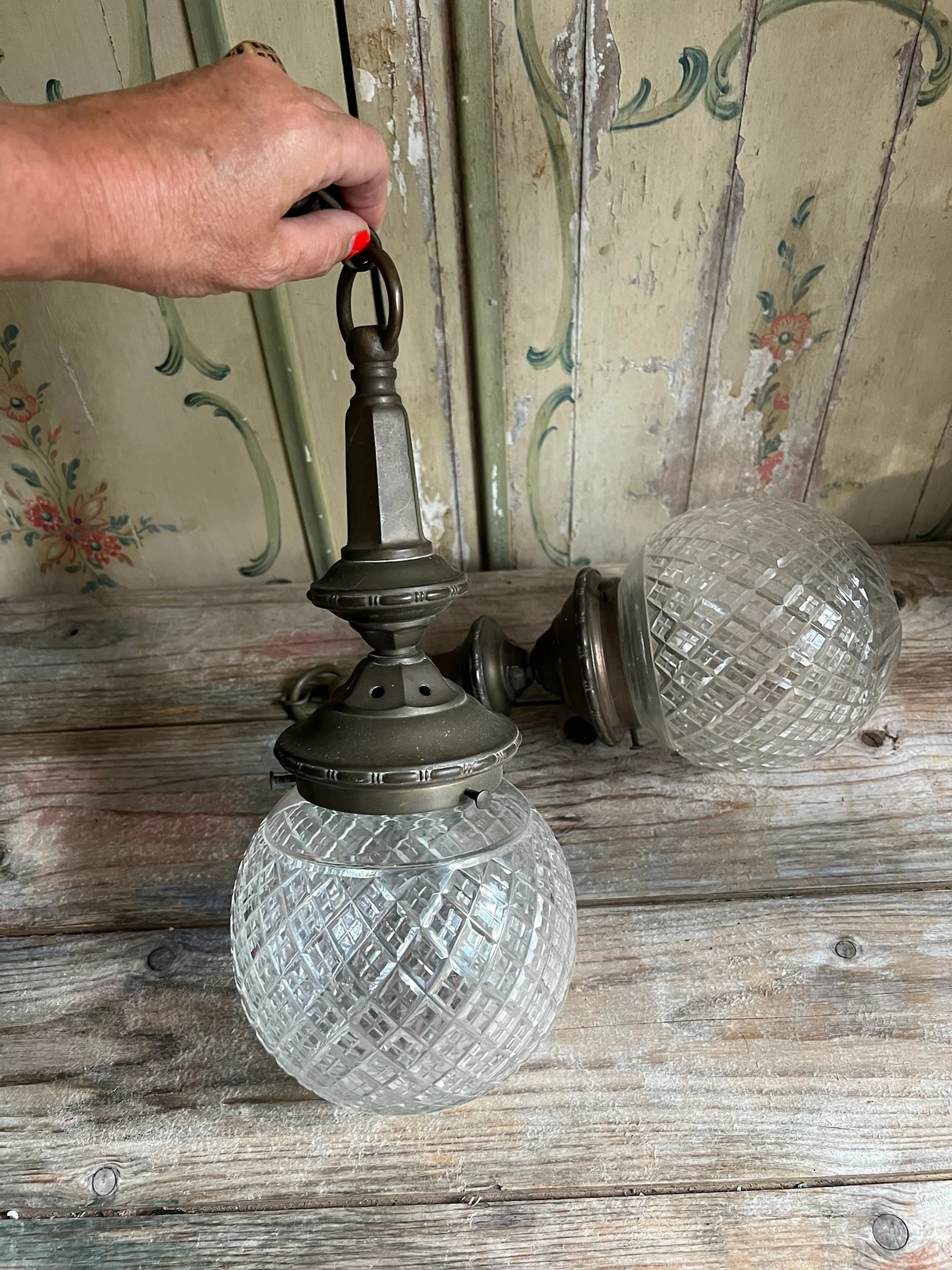 A pair of Edwardian Hanging Globes - Image 4
